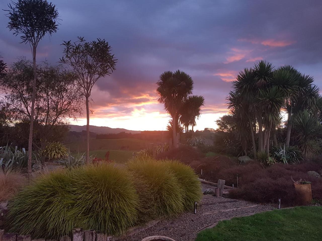 Above The River Karapiro Bed & Breakfast מראה חיצוני תמונה