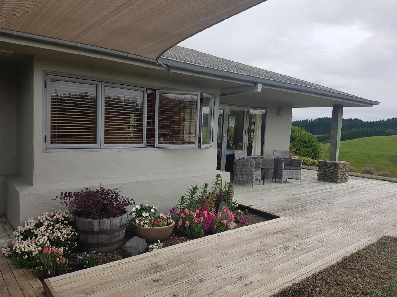Above The River Karapiro Bed & Breakfast מראה חיצוני תמונה